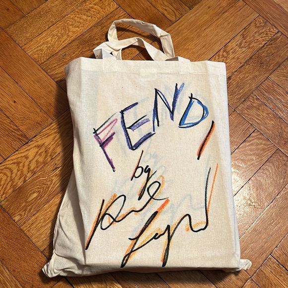 Fendi FF By Karl Lagerfeld logo monogram Collectors wooden trunk book USB NEW - Picture 2 of 12